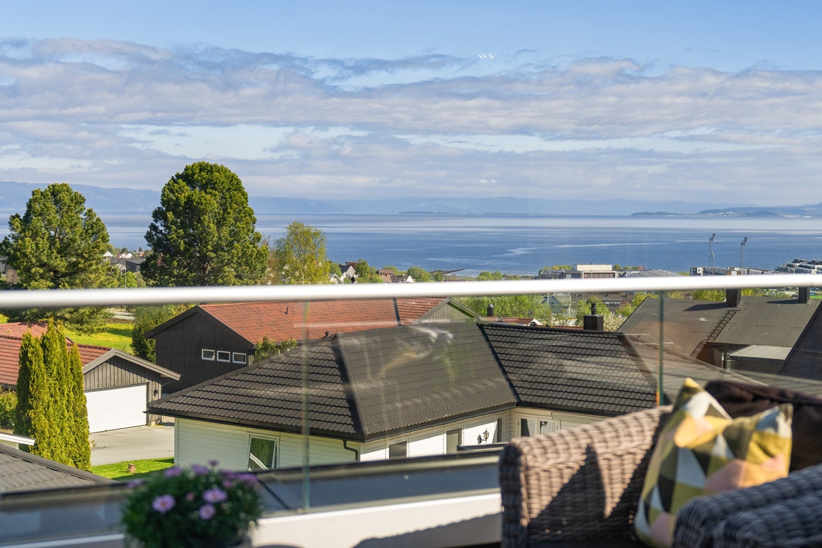 Utsikt mot Trondheimsfjorden. Galleribilde