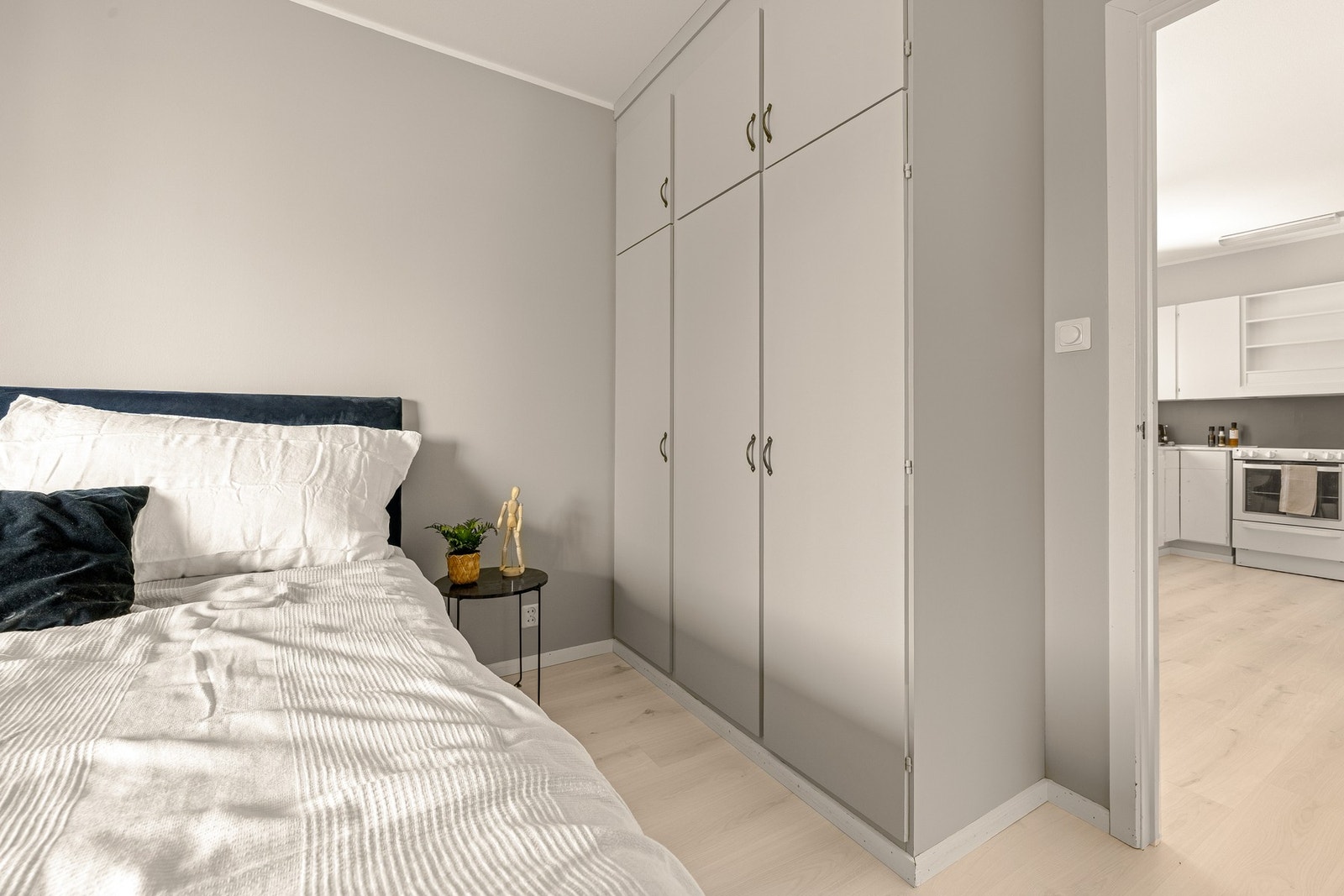 Nøytrale farger og moderne overflater fra oppussing i 2018. Galleribilde