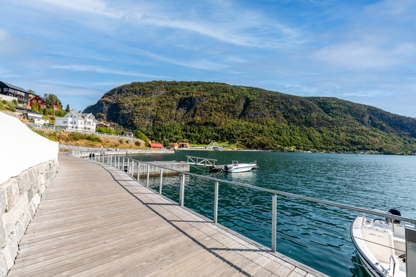 ... rett ved fjordstien... Galleribilde