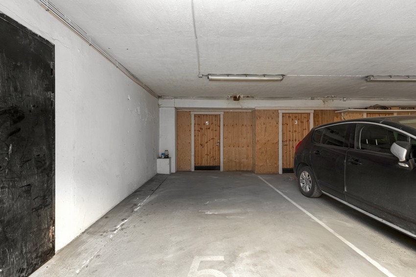 Med denne flotte leiligheta føl ein parkeringsplass i felles garasjeanlegg. Bod i bakkant av parkering. Galleribilde