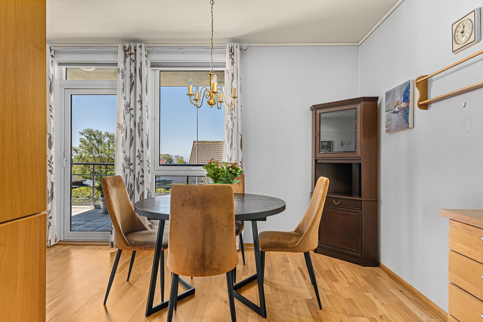 God plass for spisebord i forbindelse med kjøkkenet. Galleribilde