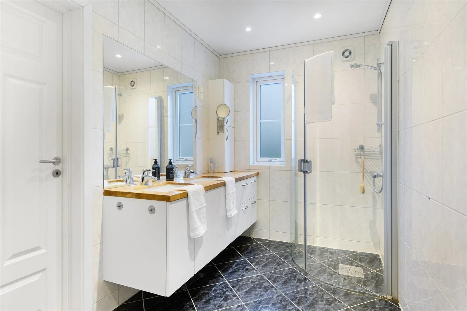 Bad 1 etg Galleribilde