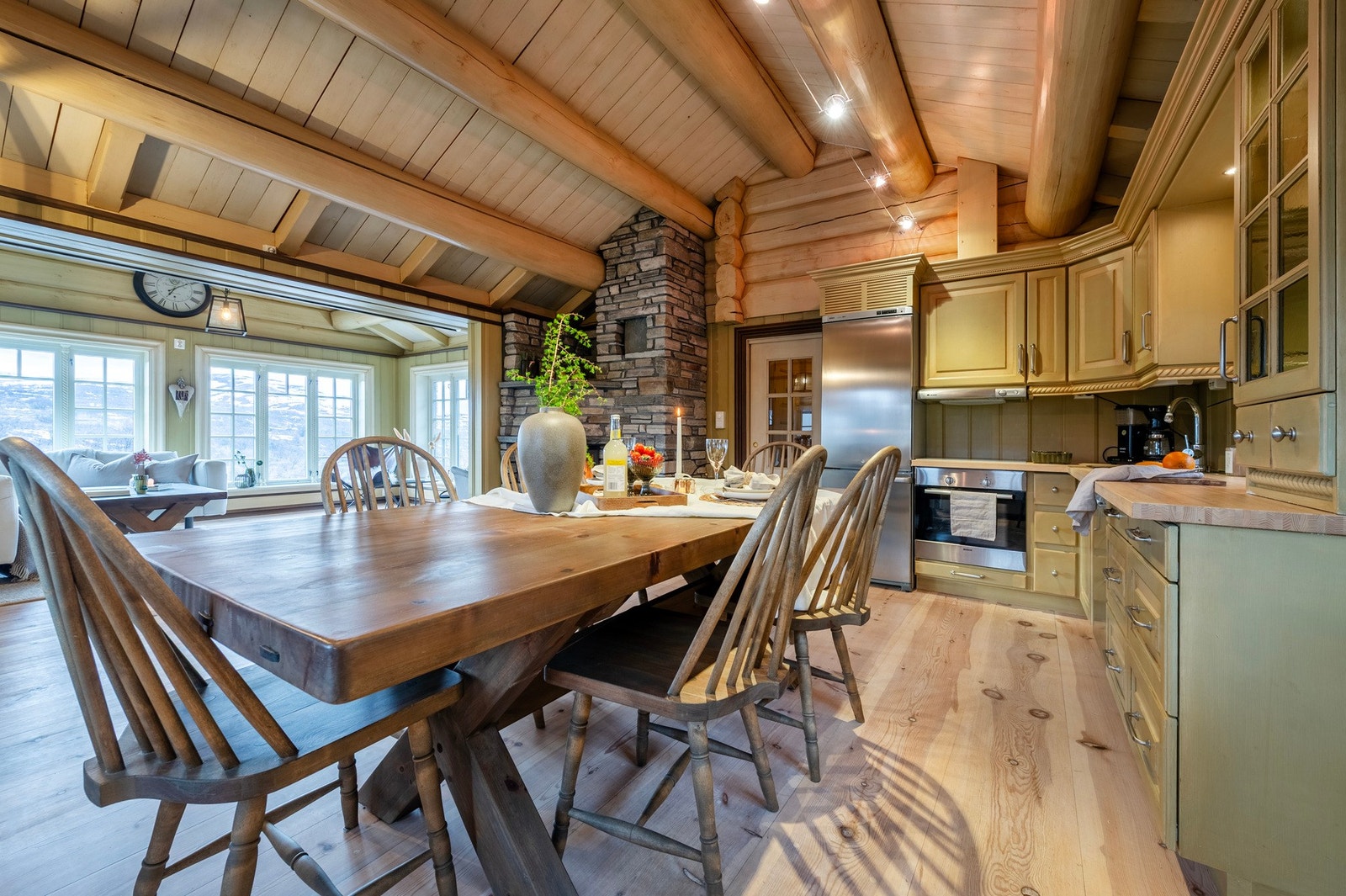 Selgerne har virkelig lagt hjerte og sjel i opparbeiding og vedlikehold av eiendommen. Galleribilde