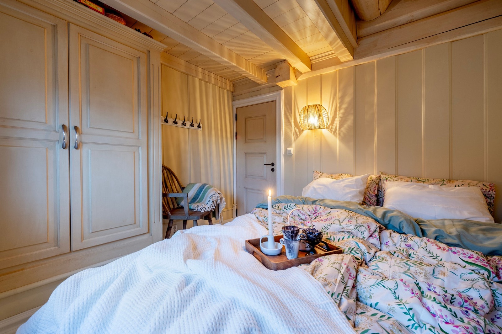 Hovedsoverommet er 7,5 kvm og har rikelig plass til en dobbeltseng. Galleribilde