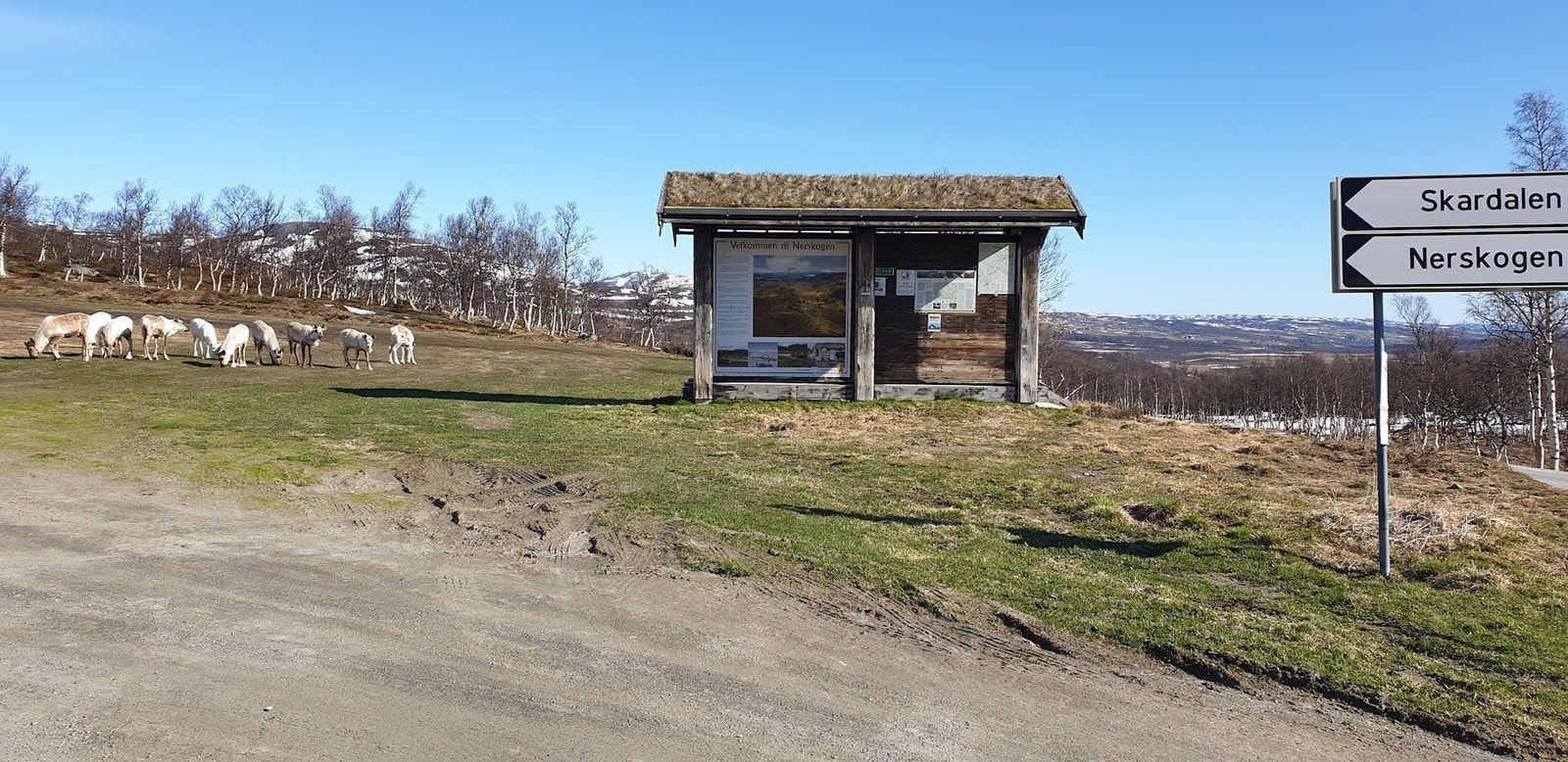Om man ønsker enda flere turmuligheter enn de som finnes utenfor døra, ligger Skardalen parkering en kort kjøretur unna og kun 750m på ski fra hytta. Galleribilde