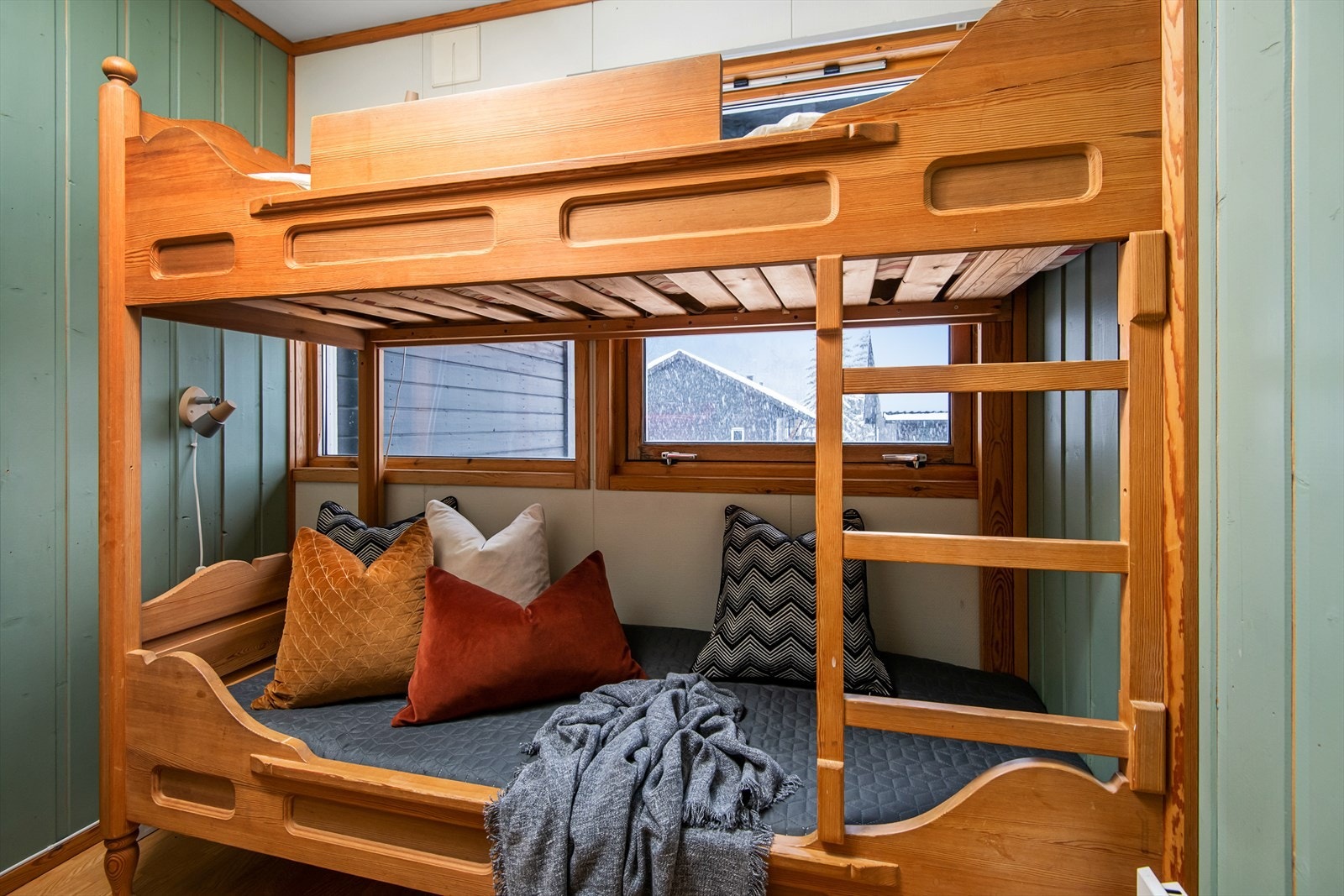 Ett ekstra rom, med tilgang fra felles gang, er innredet med sengeplasser. Galleribilde