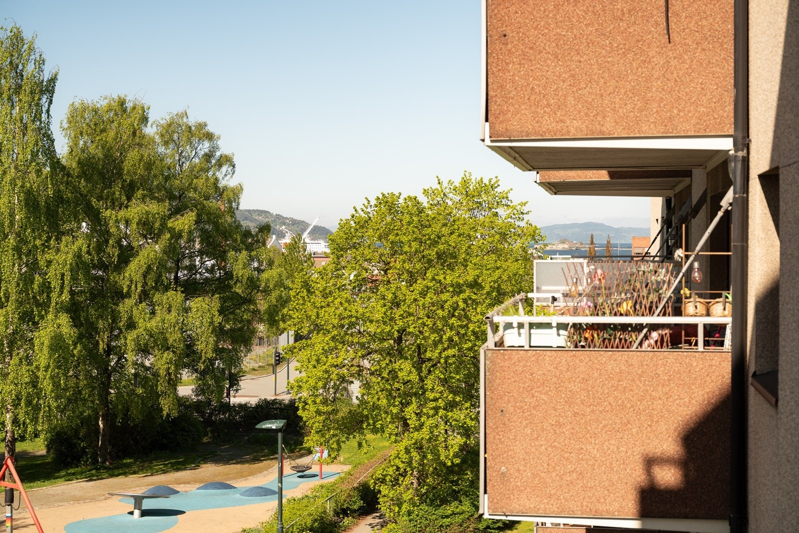 Den er sørvestvendt med lang solgang. Galleribilde