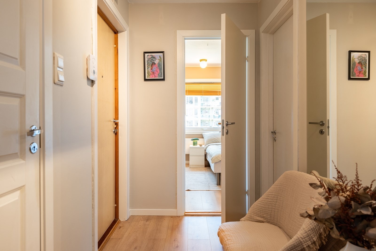 Entréen er malt i 10341 Kalk. Galleribilde