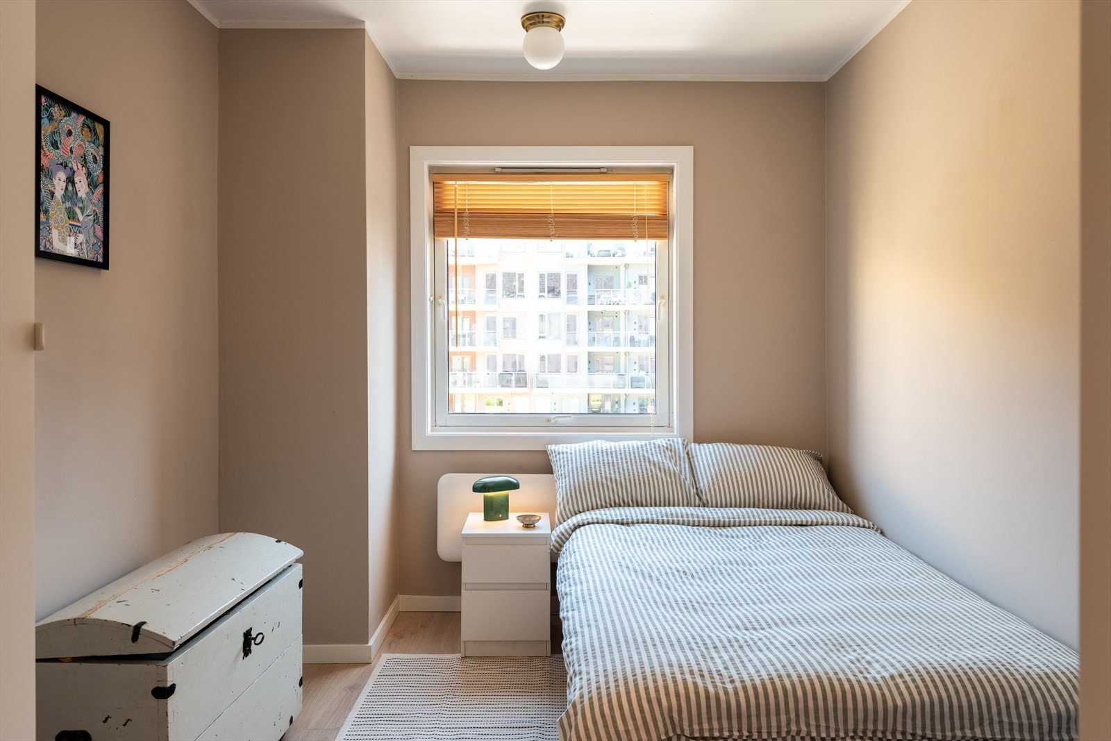 Gjesterommet er malt i 10580 Soft Skin. Galleribilde