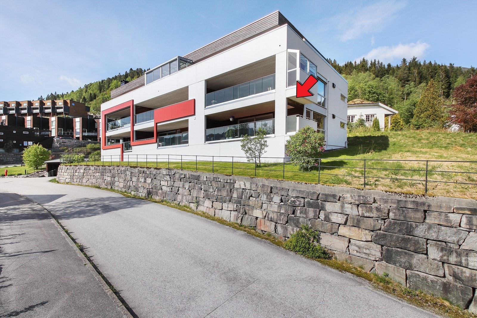 Velkommen til Falkensteinsvegen 30 - Presentert av Eiendomsmegler Norge v/ Tore Berqvam Galleribilde