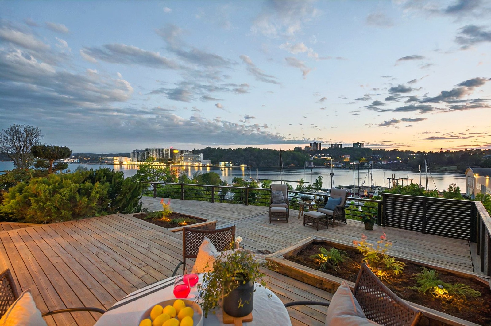 Med terrasse på 90 m2 og en høy beliggenhet har du panoramautsikt over Sandefjordfjorden Galleribilde