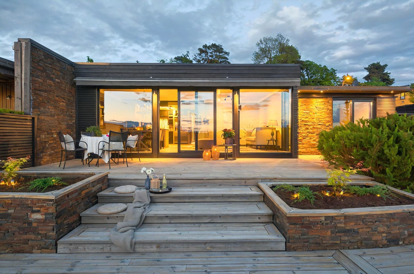 God og lun stemning hvor du kan nyte de sene sommerkveldene Galleribilde