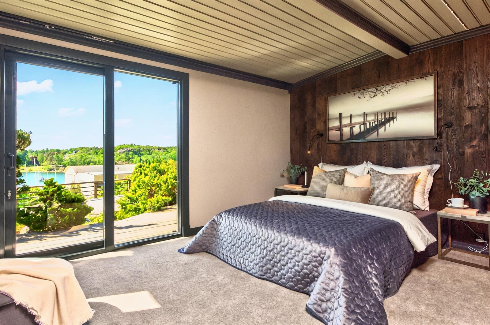 Hovedsoverommet har direkte utgang til terrassen - Her kan du nyte en kopp kaffe og utsikten fra sengen Galleribilde