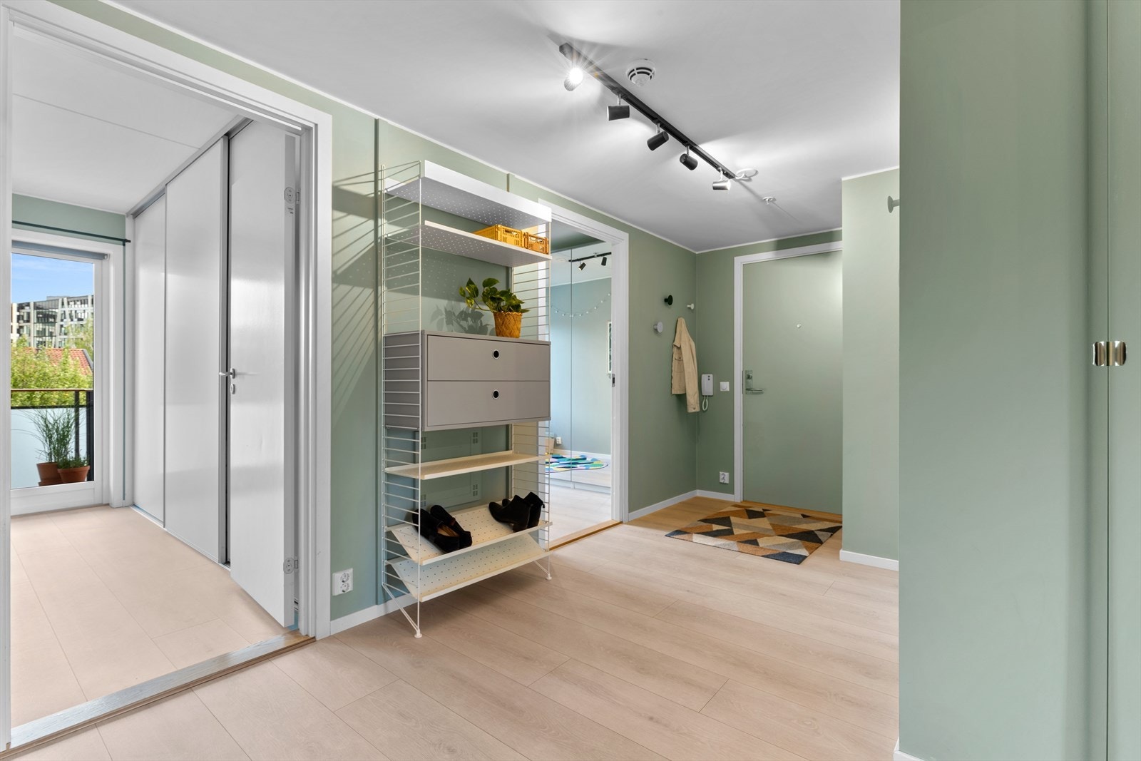 Gang med adkomst til bad og separat wc Galleribilde