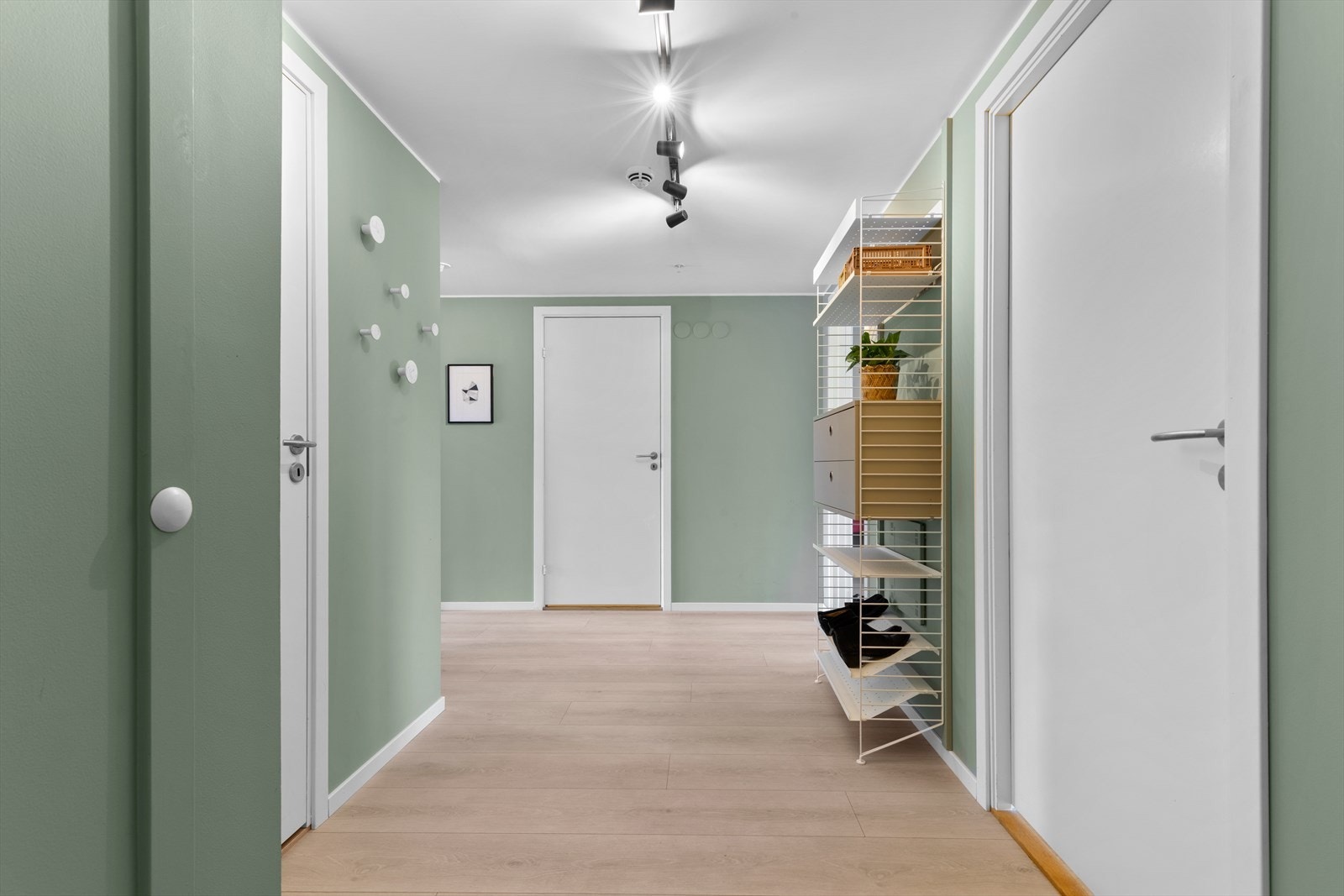 Entreen gir et svært godt førsteinntrykk og ønsker deg velkommen hjem Galleribilde