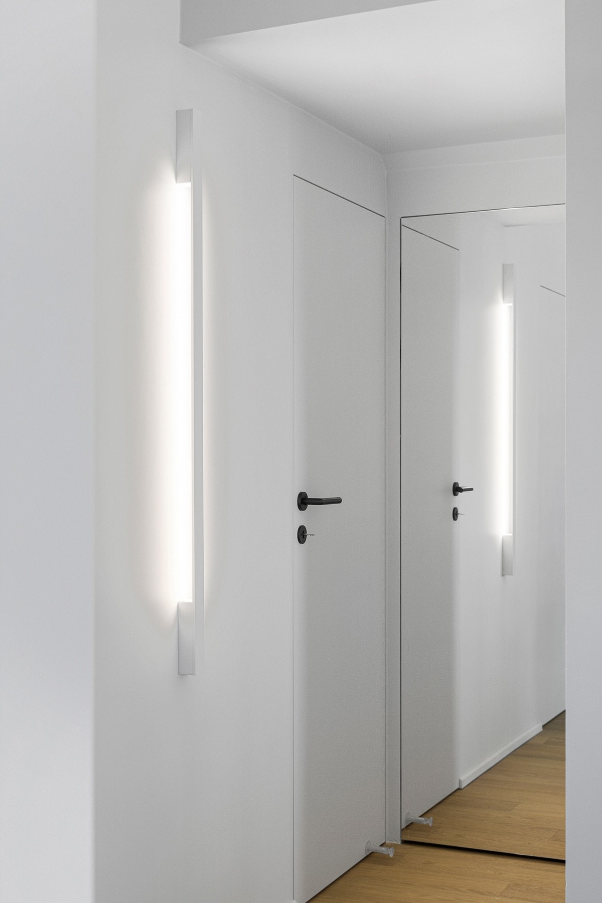 Mellomgang mellom soverom og bad med praktisk kott Galleribilde