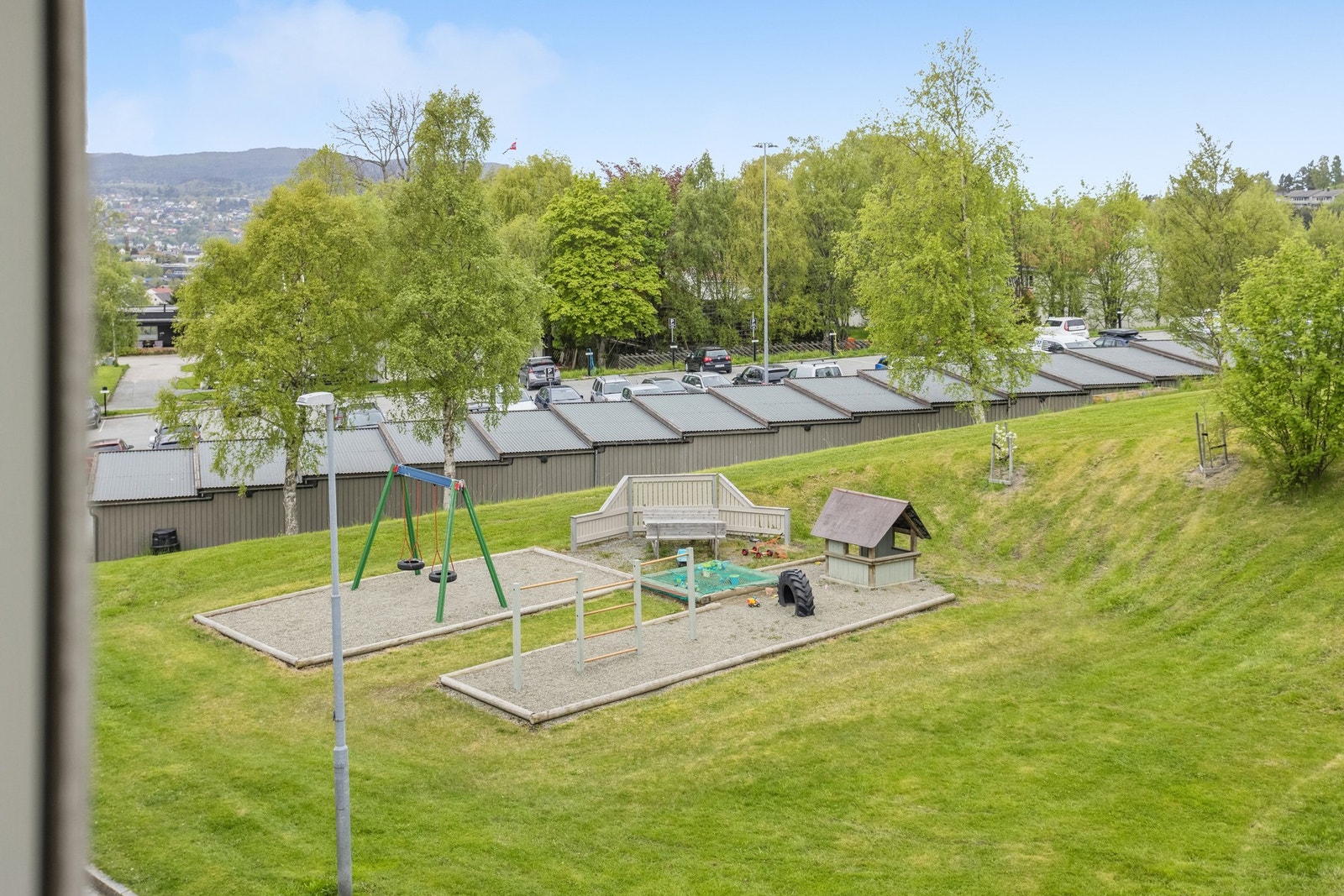 Borettslaget har fine, opparbeidede fellesarealer. Galleribilde