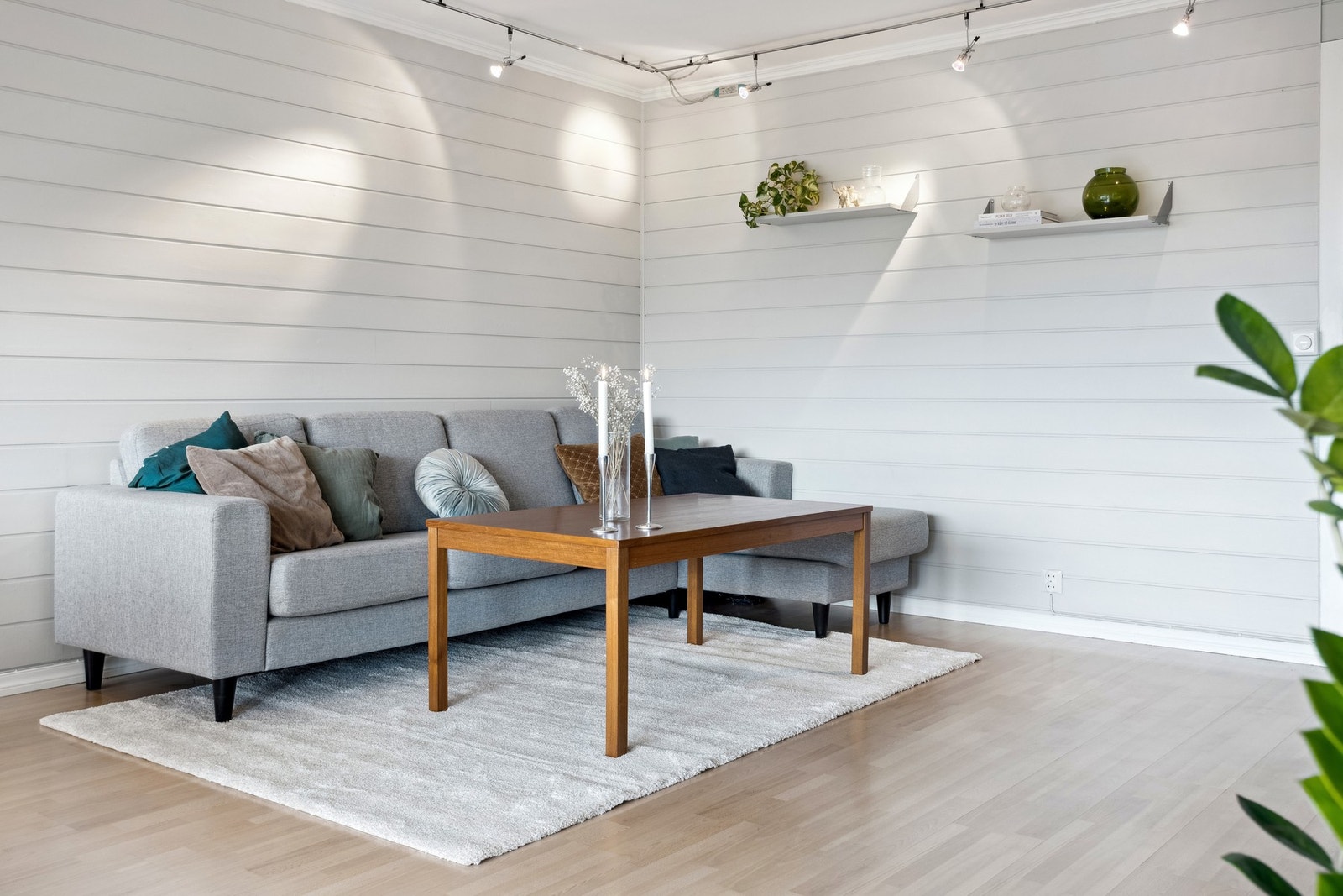 Det er god plass til sofakrok og tilhørende møblement. Galleribilde