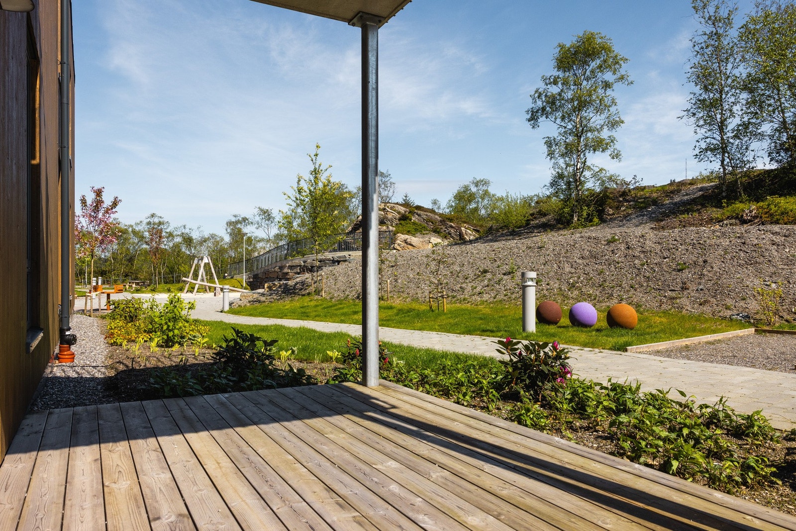 Terrasse fra soverommet med morgen- og formiddagssol. Galleribilde