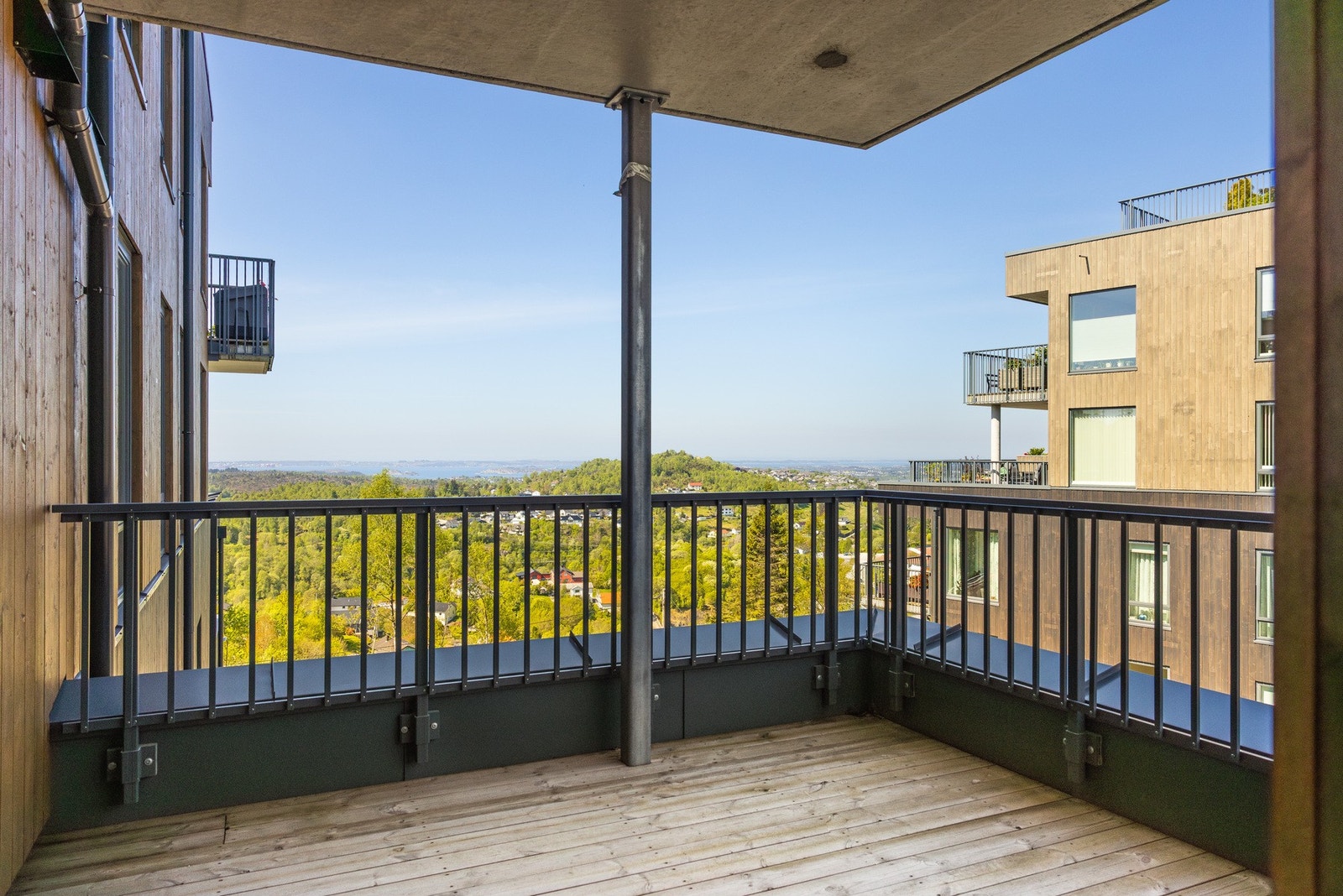 Egen terrasse med gode solforhold på ettermiddag og kveld. Galleribilde