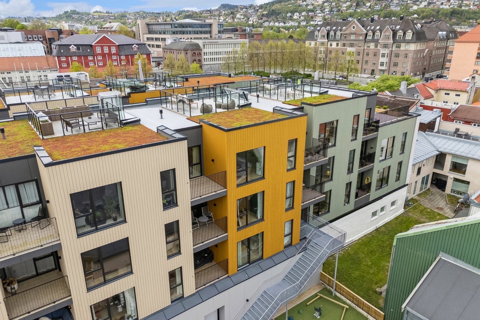 Leiligheten, bygget i 2023, holder gjennomgående høy standard med moderne løsninger og har fått TG0 på alle punkter. Galleribilde