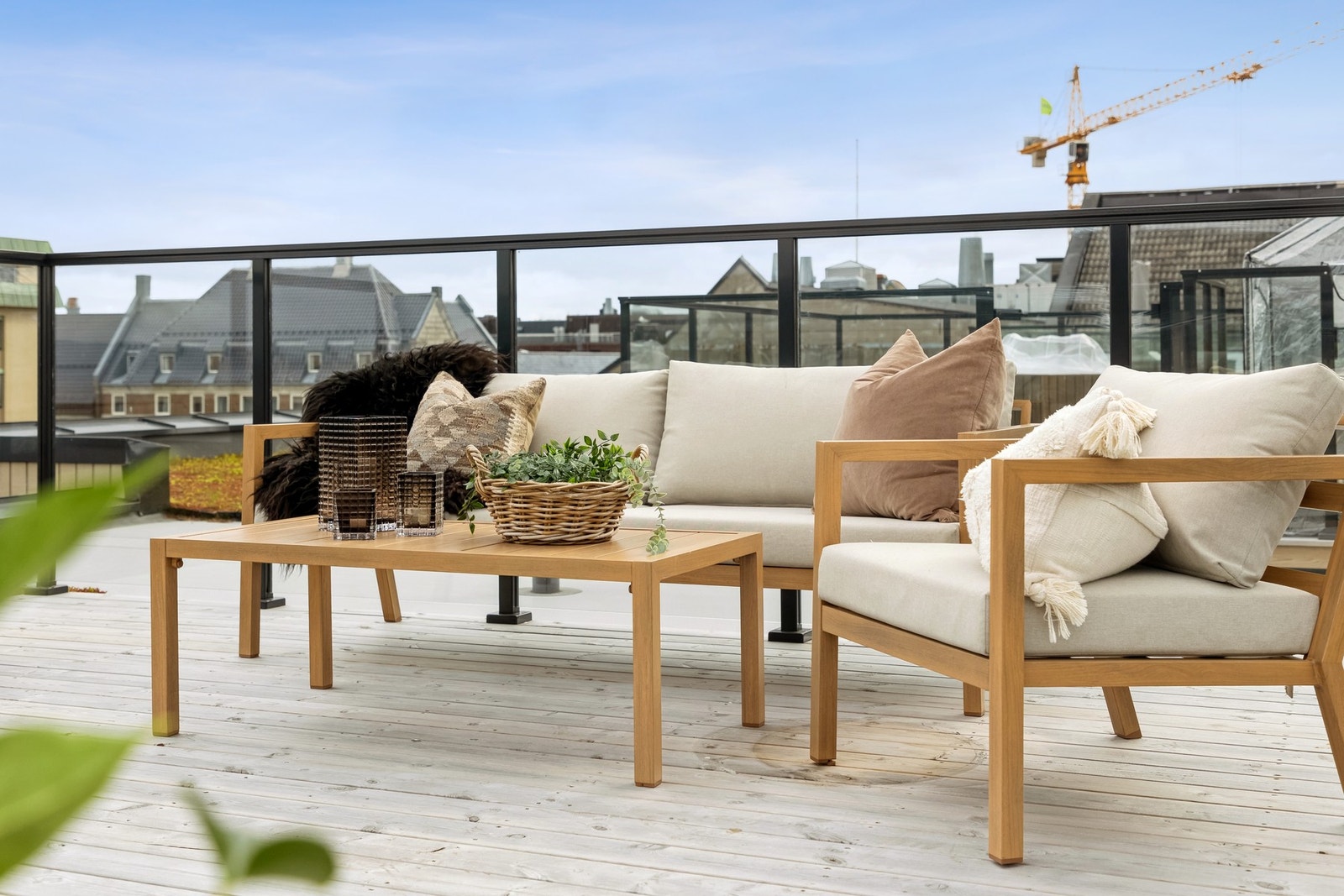 Med god plass på takterrassen kan man møblere med loungemøbler og dele opp området i forskjellige soner. Galleribilde