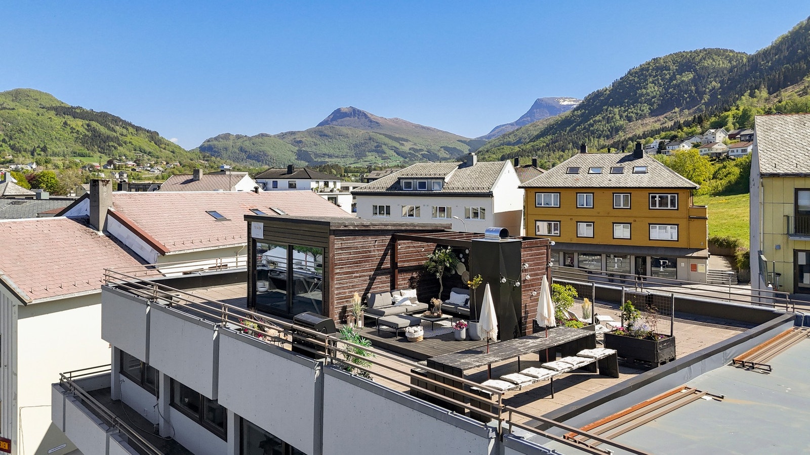 Takterrassen strekker seg i alle himmelretninger og er på hele 170 kvm. Galleribilde