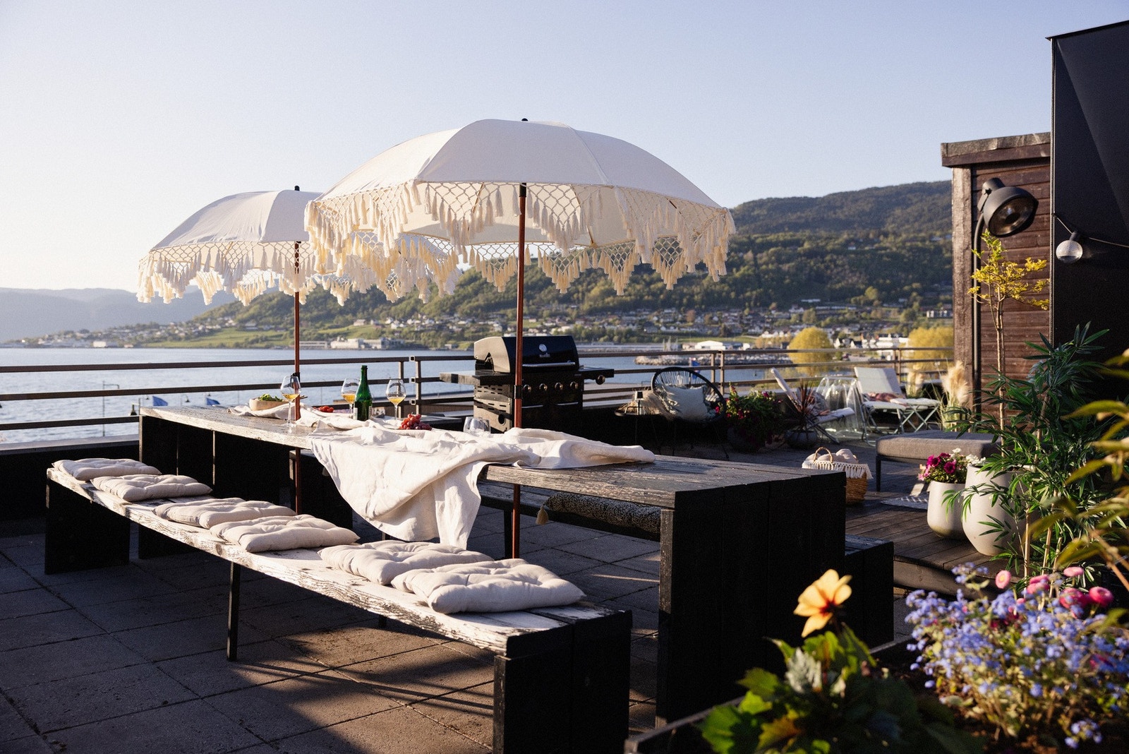 Leiligheten har en takterrasse på hele 170 kvm - her har du panoramautsikt og svært gode solforhold. Galleribilde