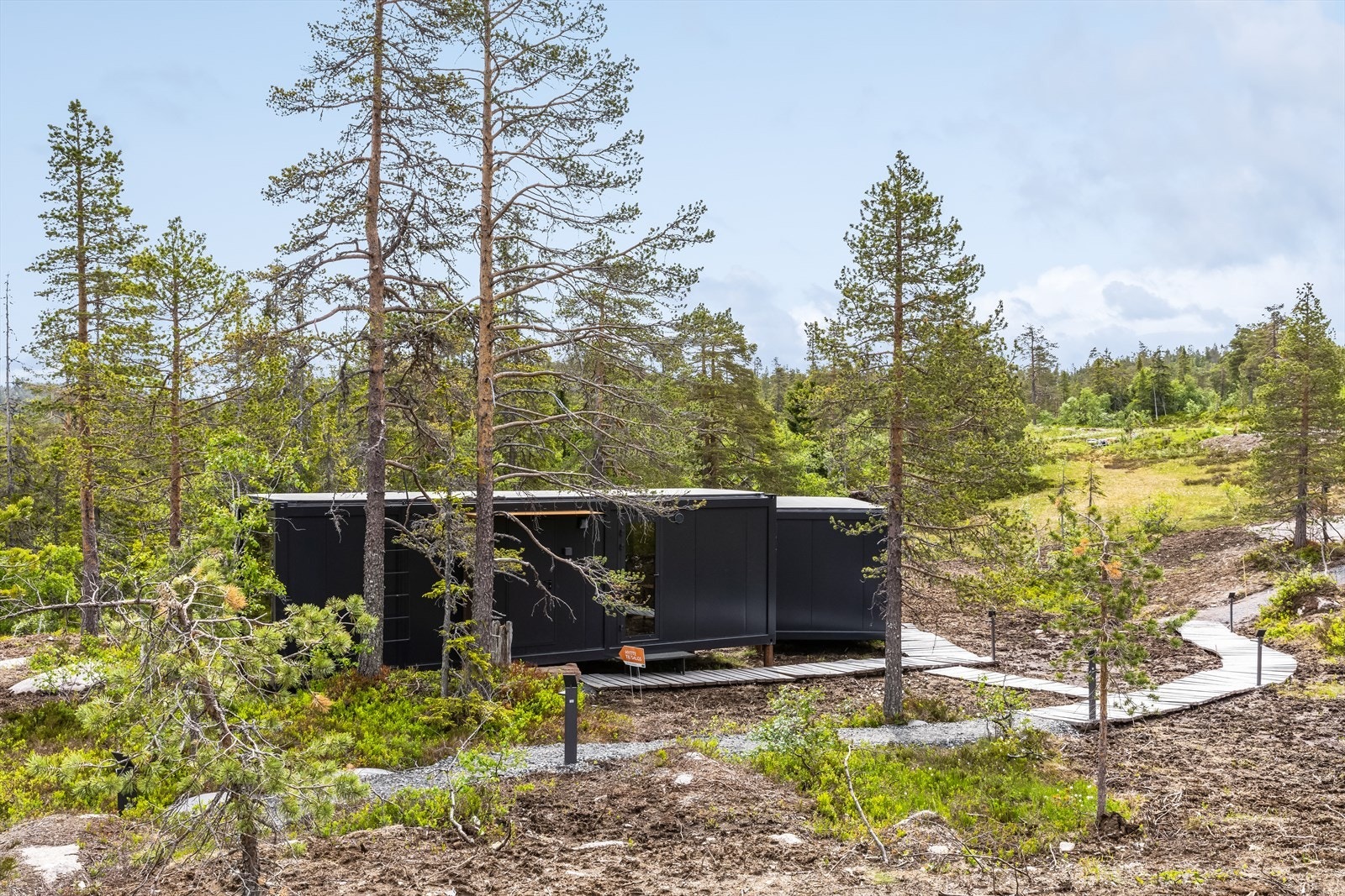 Fine stier fra parkeringen. Galleribilde