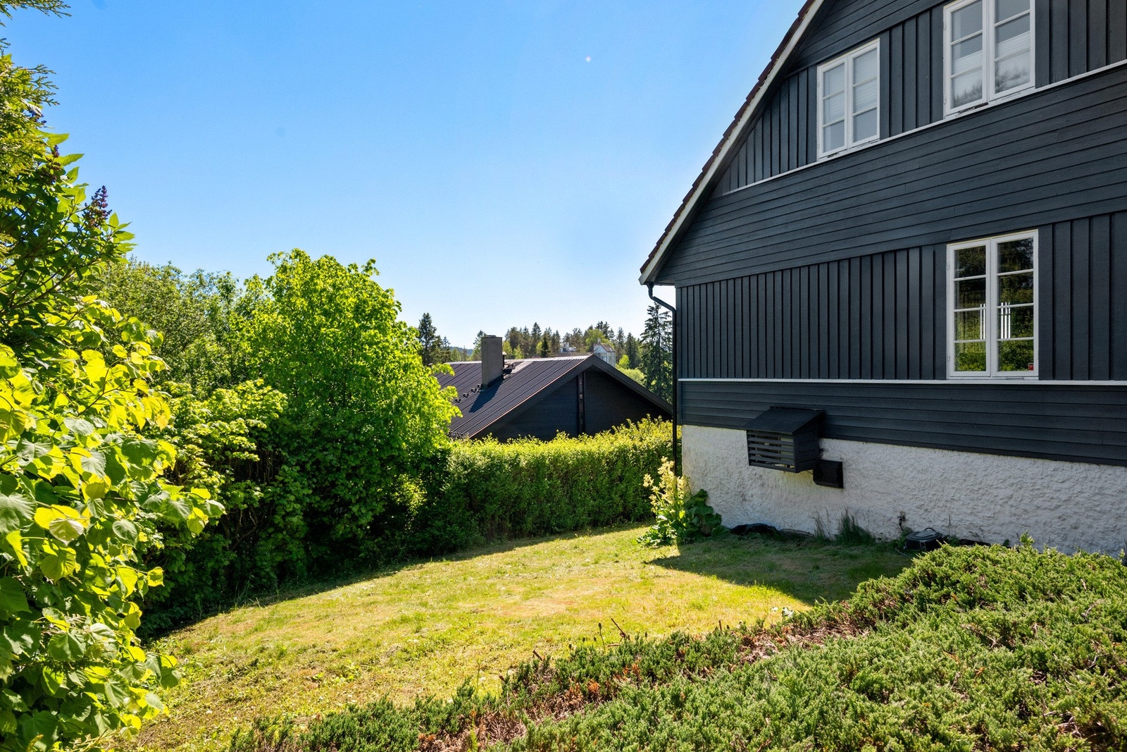 Eiendommen ligger på Grønlia i Lørenskog kommune - et attraktivt og barnevennlig boligområde med gode oppvekstsvilkår. Galleribilde