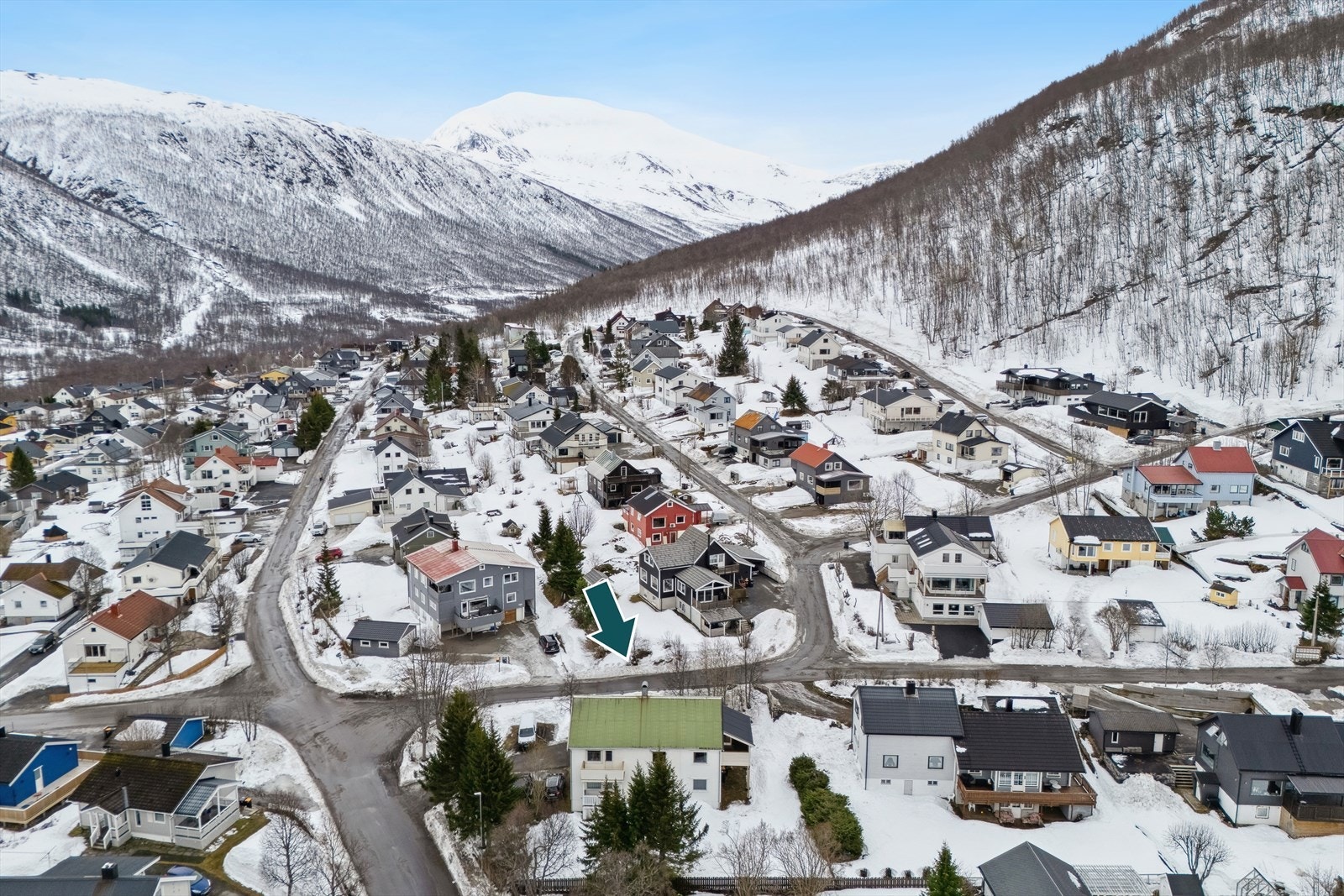 Kort avstand til turområdene i Tromsdalen og Sherpatrappa. Hjørnetomt Galleribilde