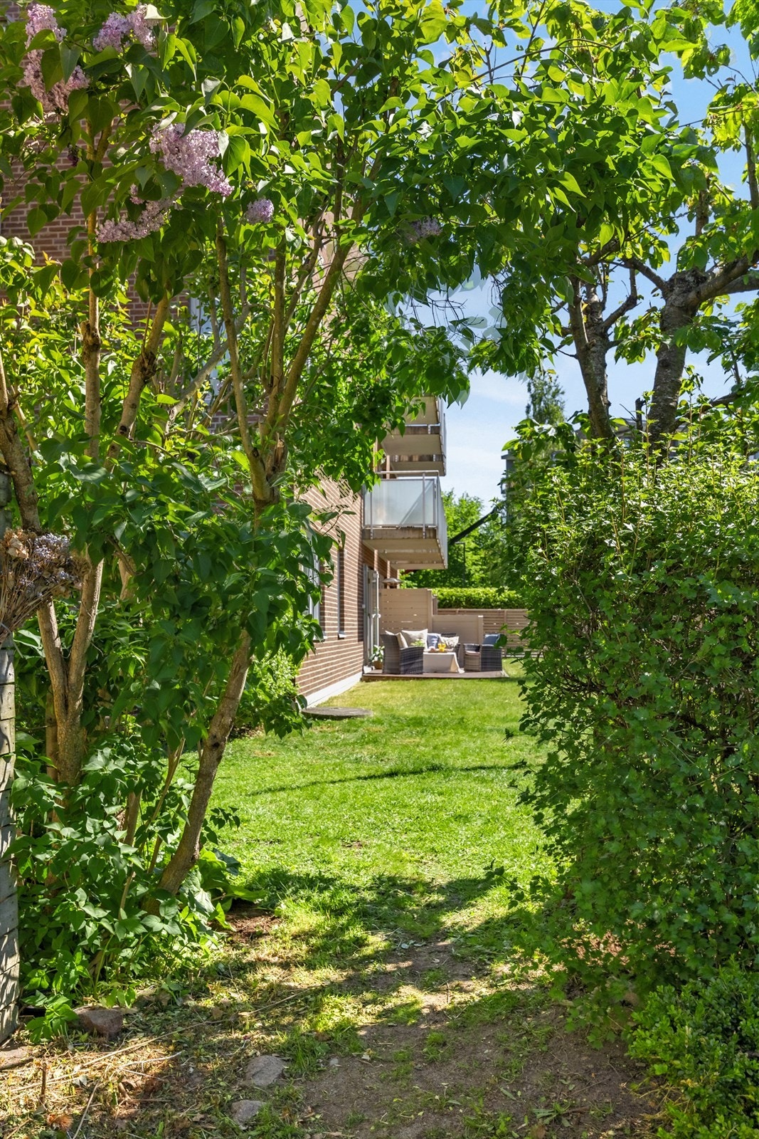 Enkelt adkomst til hagen med en egen inngang! Galleribilde