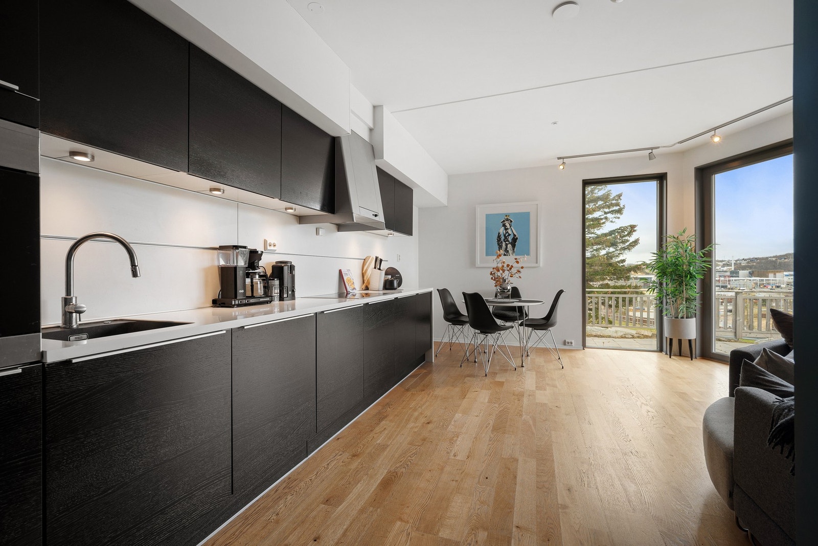 Meget pen 3-roms selveier med sentral beliggenhet på Seljestad Galleribilde