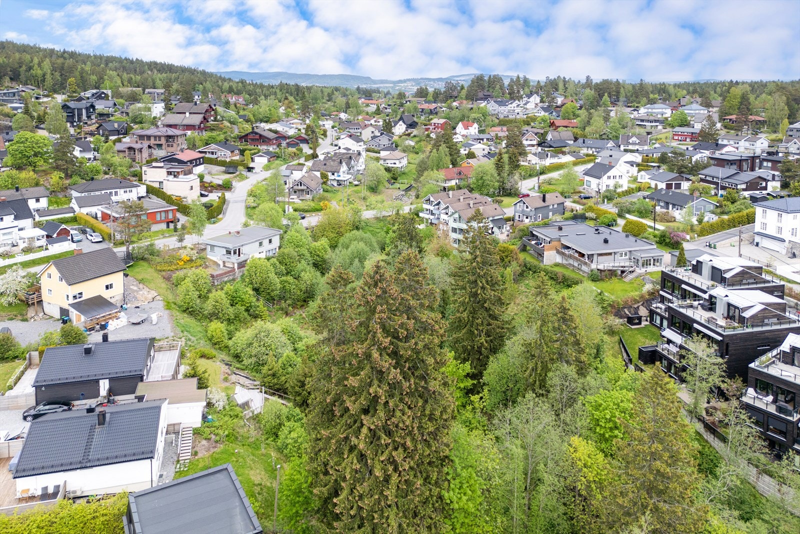 Spennende tomt i et ettertraktet og barnevennlig område! Galleribilde