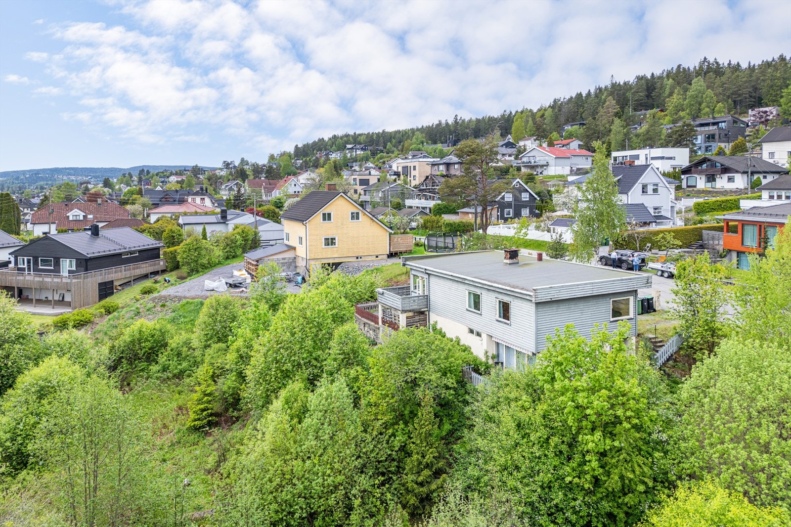 Velkommen til Fridtjof Nansens vei 55 - Spennende oppussingsobjekt på en stor tomt(2020m2) med utsikt og fine solforhold Galleribilde