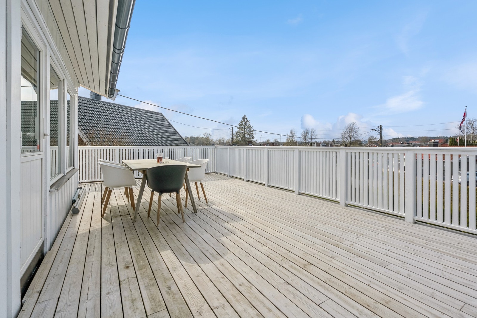 Solrike uteplasser, og et samlet terrasseareal på ca. 94 kvm. Galleribilde