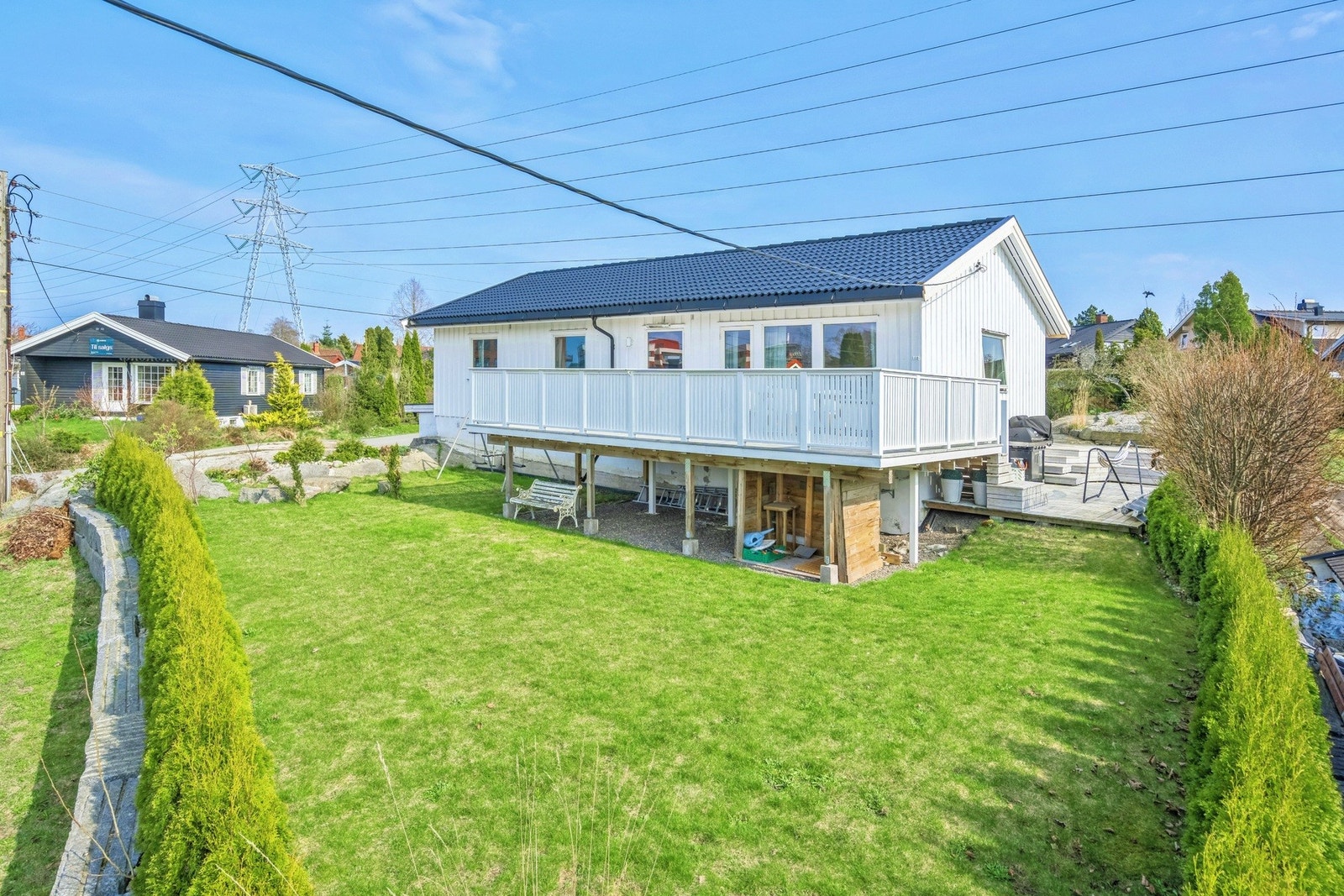 Lekker enebolig med alt på en flate, flotte uteplasser og en attraktiv beliggenhet Galleribilde