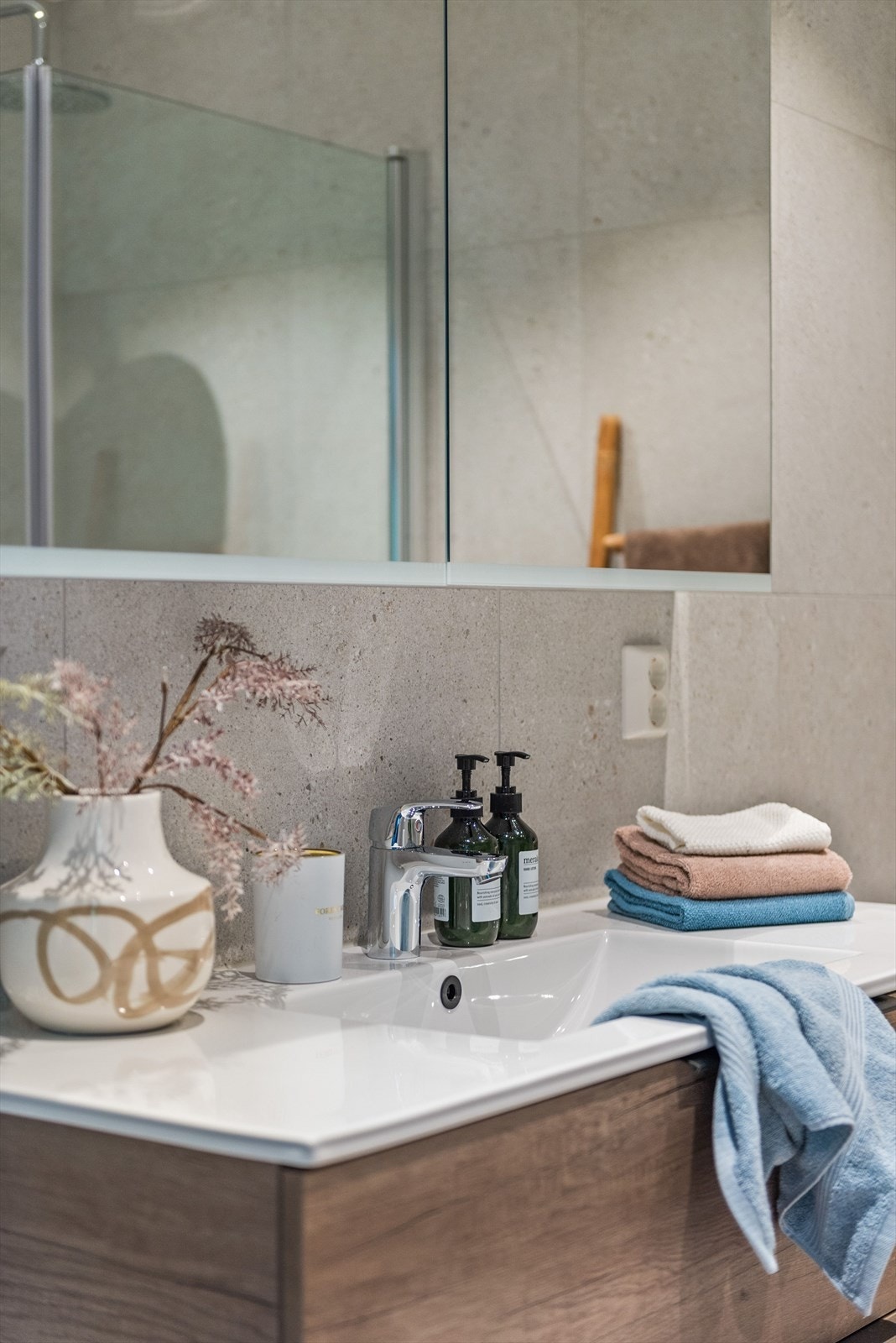 Balansert ventilasjon sørger for frisk luft og hindrer fuktproblemer. Også her er det Uavhengig Kontroll som bekrefter utførelsen. Galleribilde