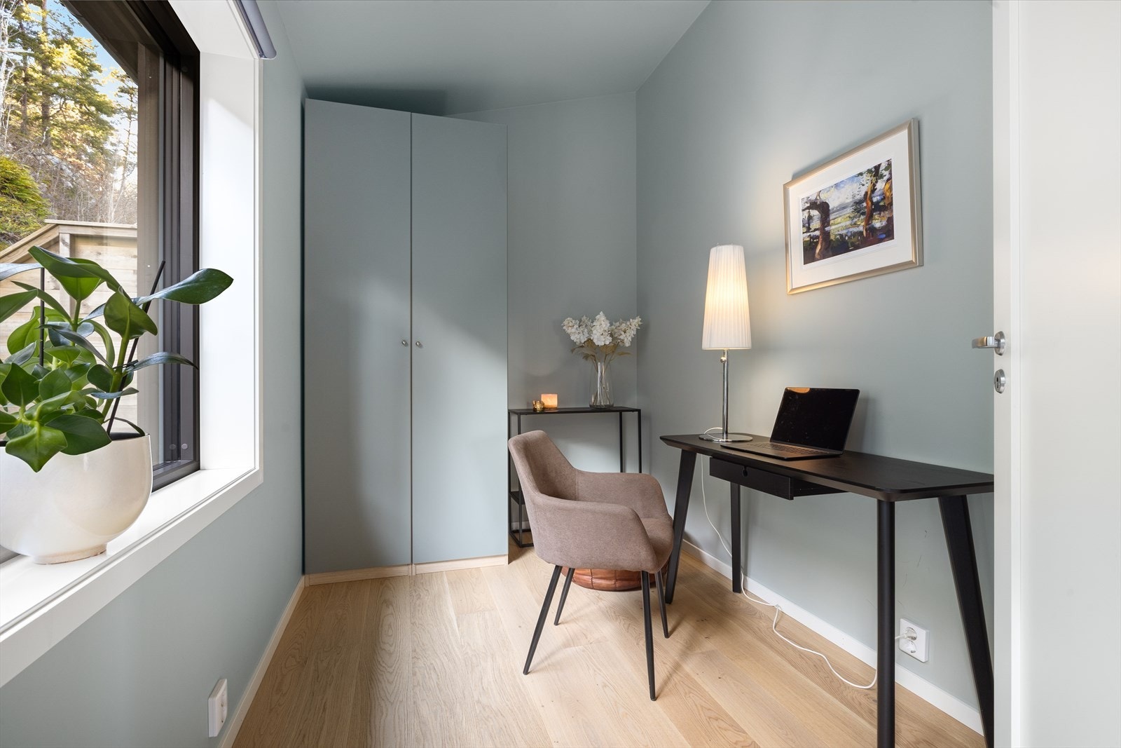 Det ene soverommet er i dag innredet og brukt som hjemmekontor. Galleribilde