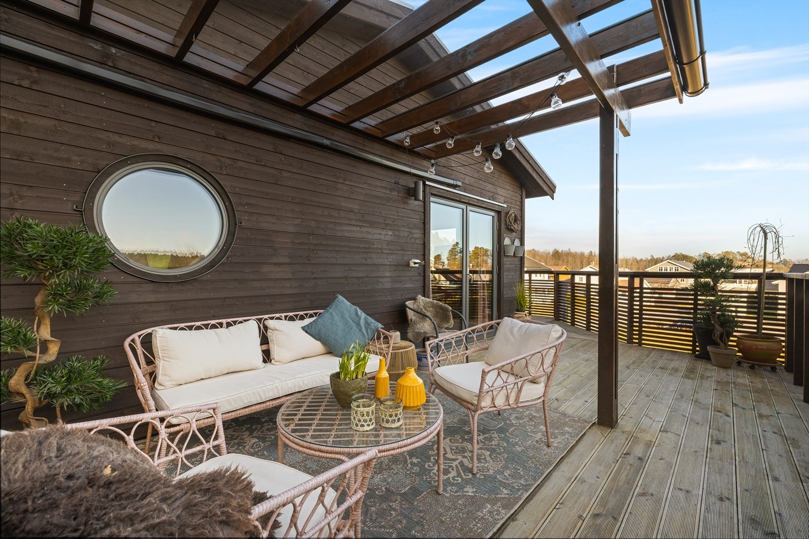 Her er det gode solforhold og rikelig med plass til utemøblement, grill og beplantning. Galleribilde