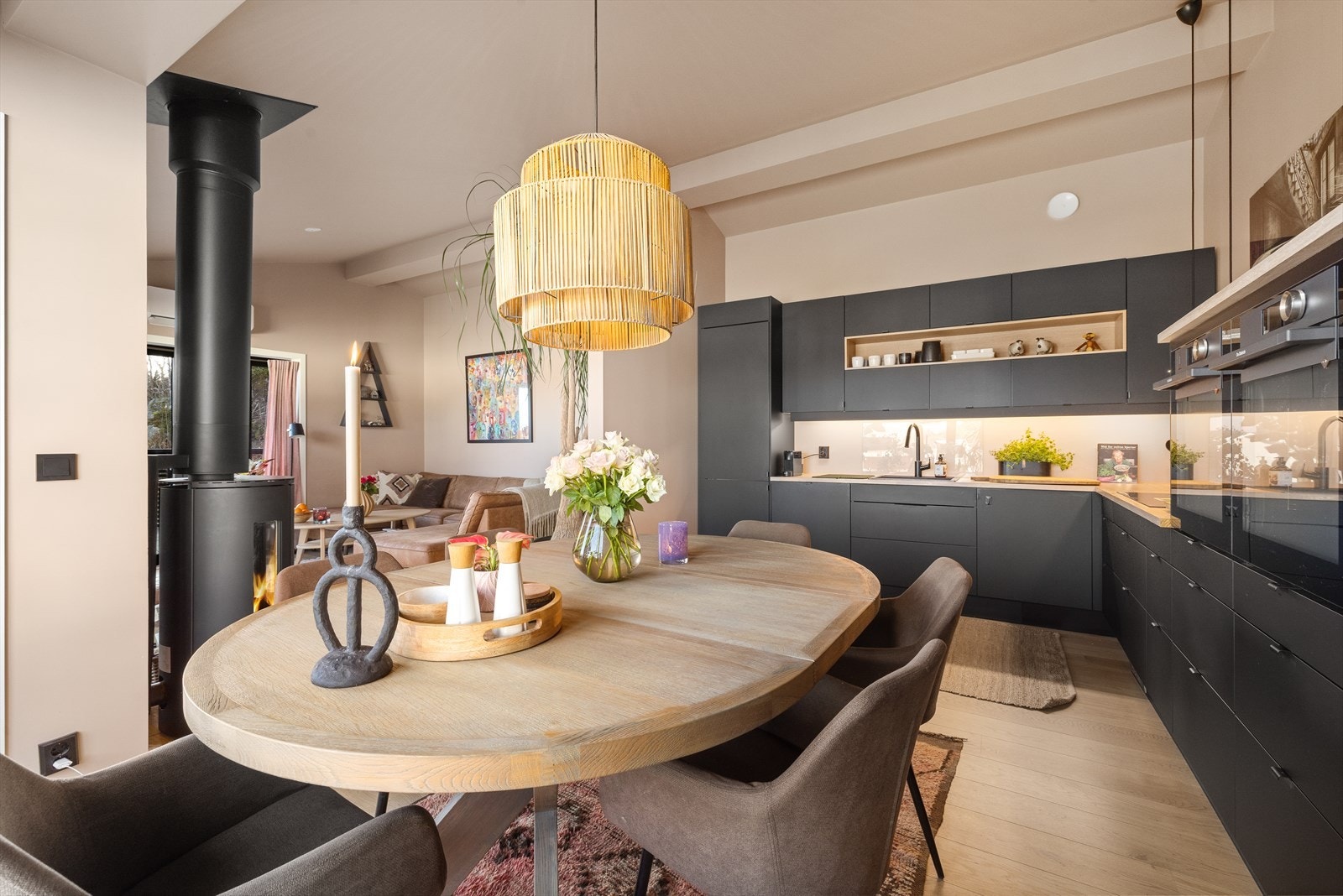 Rålekkert og smakfullt kjøkken fra kvalitetsleverandøren Blum. Galleribilde