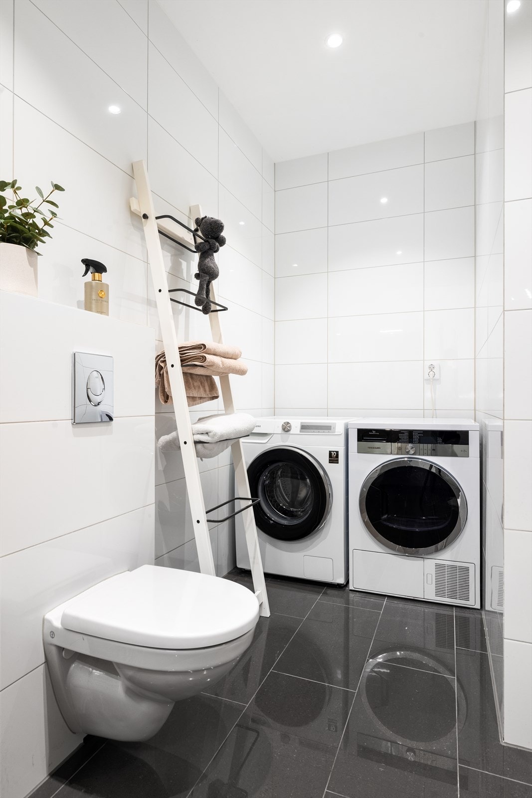 Det er opplegg for vaskemaskin/tørketrommel. Galleribilde