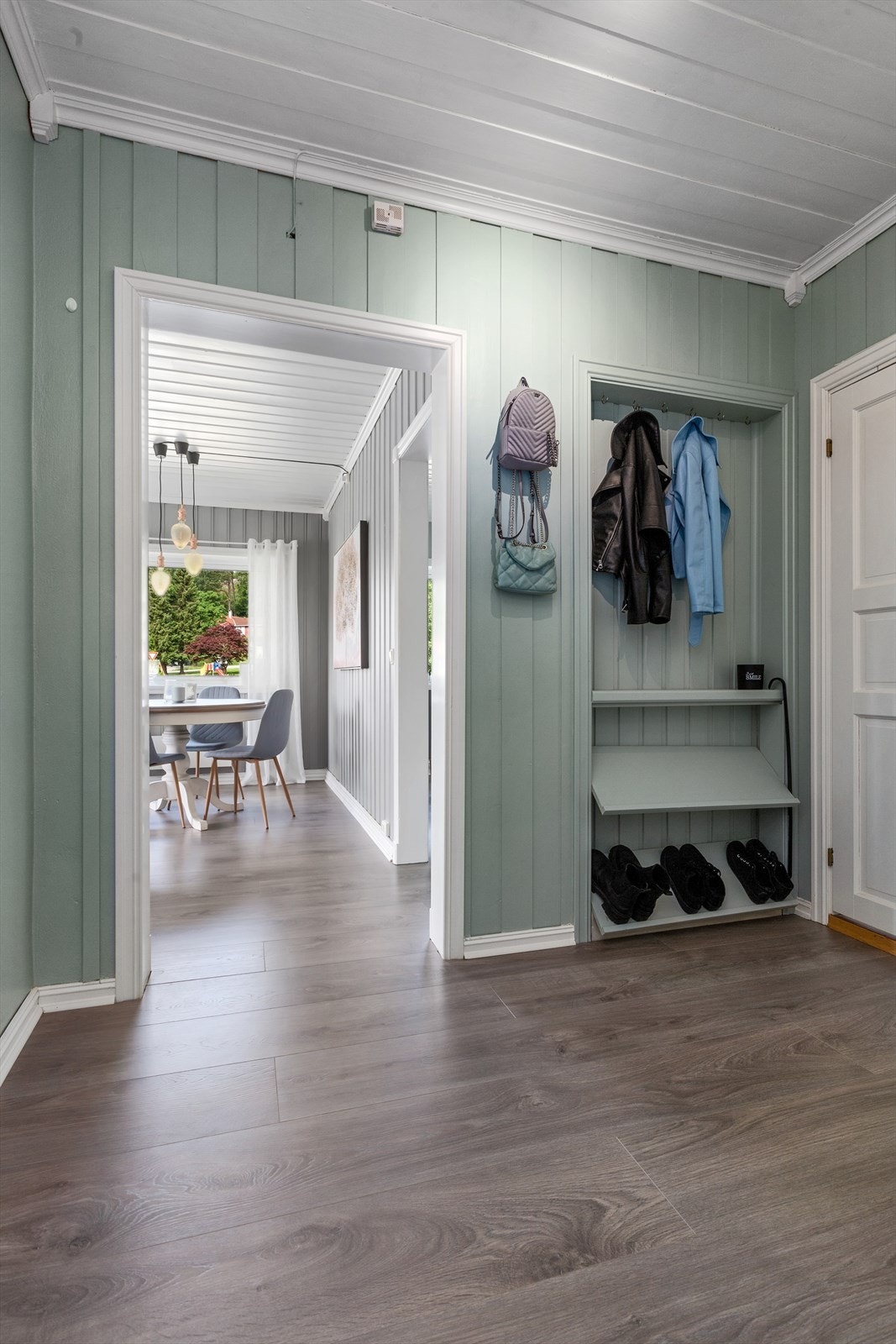 Romslig entre Galleribilde