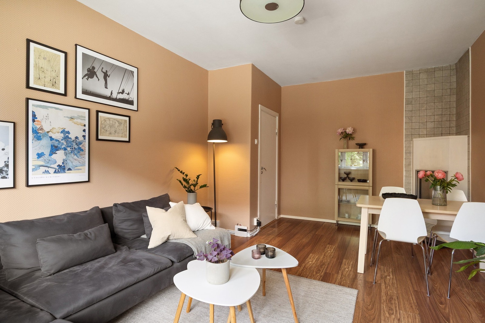 Det er god plass til å dele opp stuen i ulike soner. Galleribilde