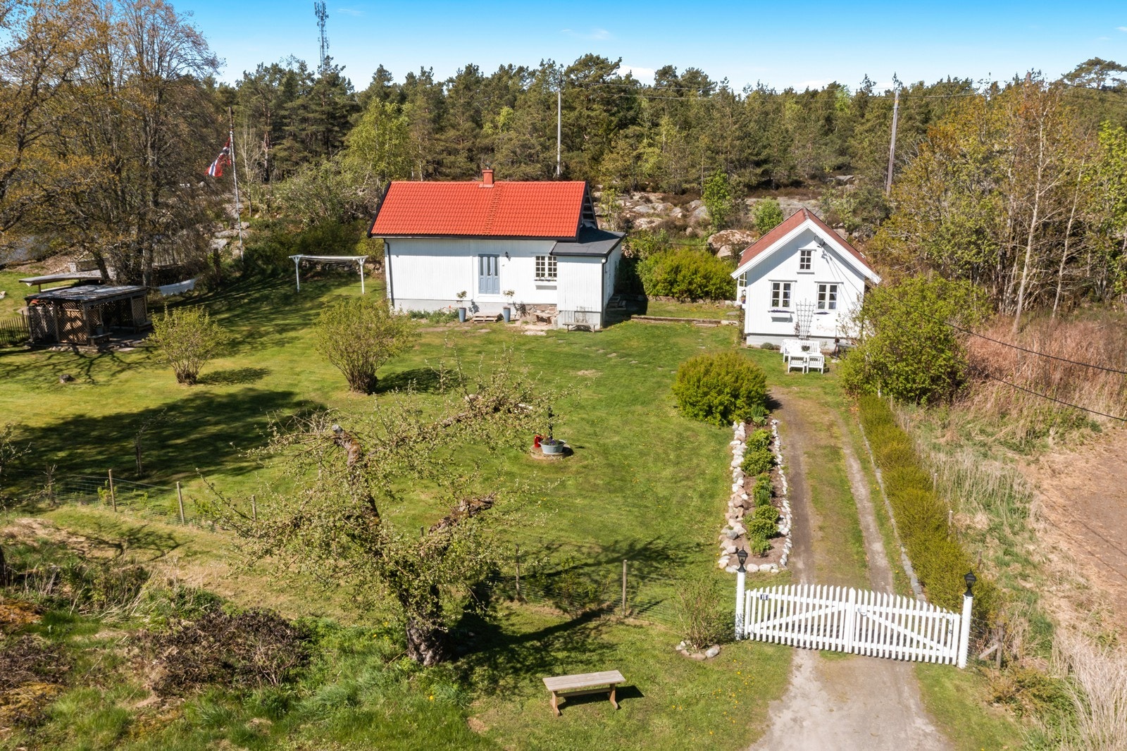 Koselig og idyllisk hage Galleribilde