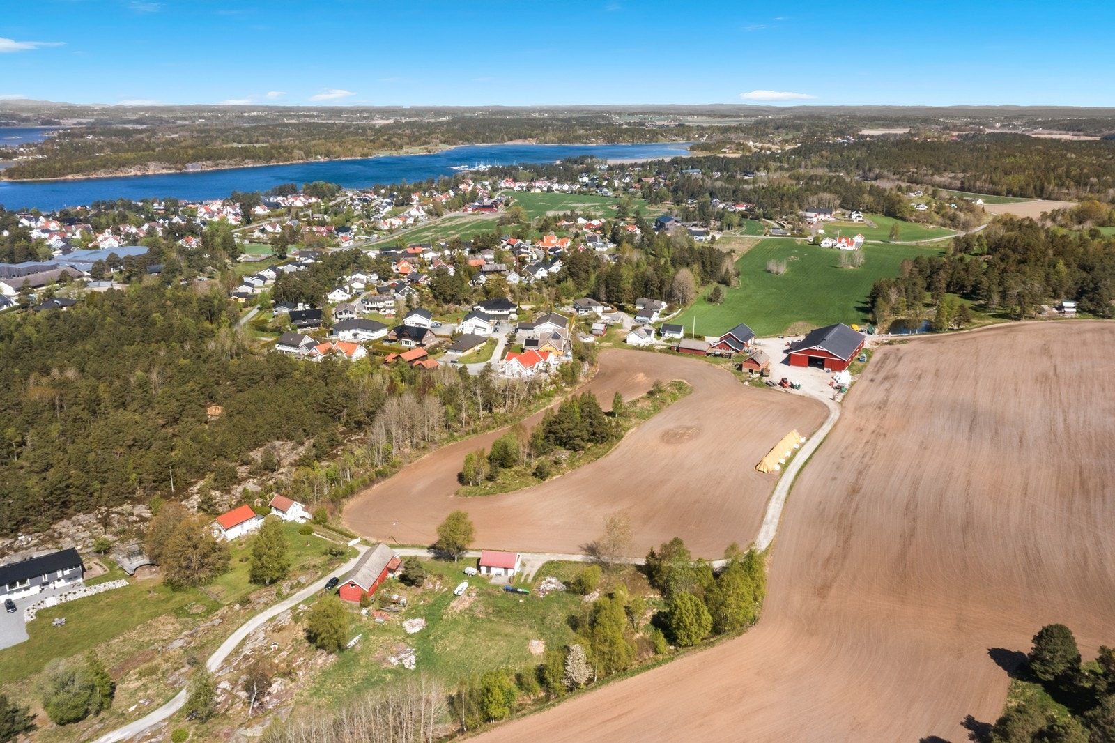Nordliveien 15 har i likhet med naboene i Nordliveien 19, 21 og 25 adkomst via tunet på nabogården Galleribilde