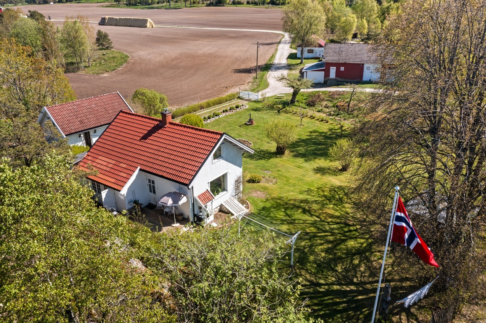 Koselig og idyllisk hage Galleribilde