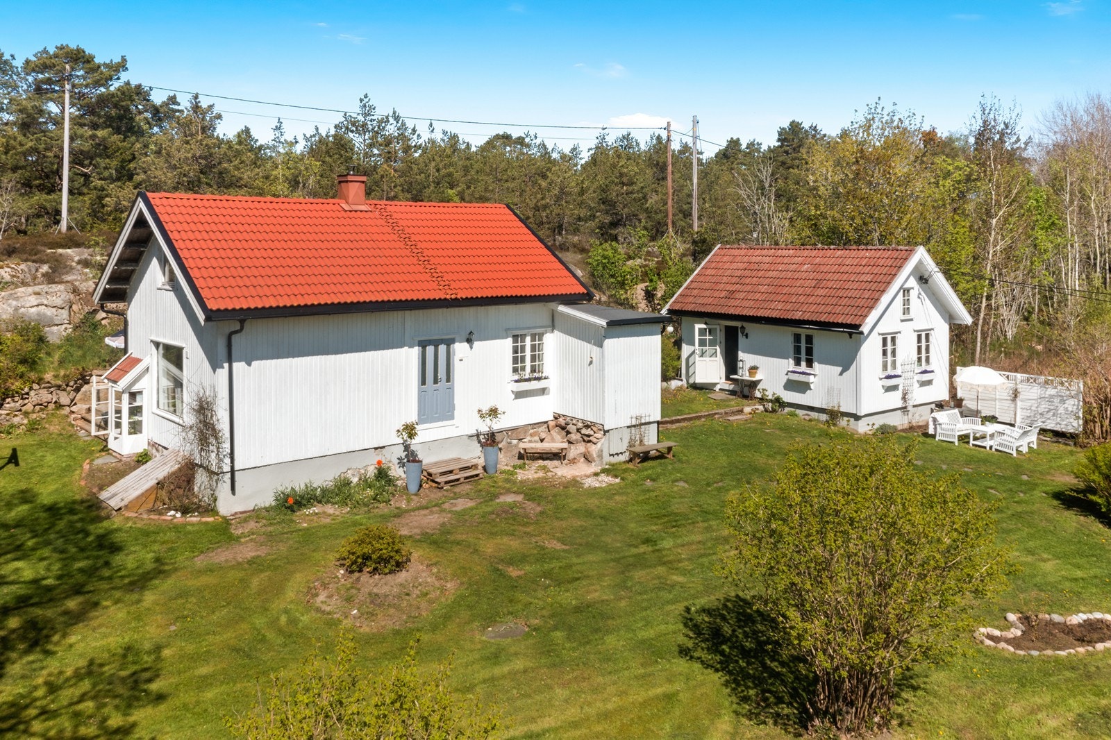 Våningshuset er på 1,5 plan. Bryggerhus/anneks, ble istandsatt i 2020 Galleribilde