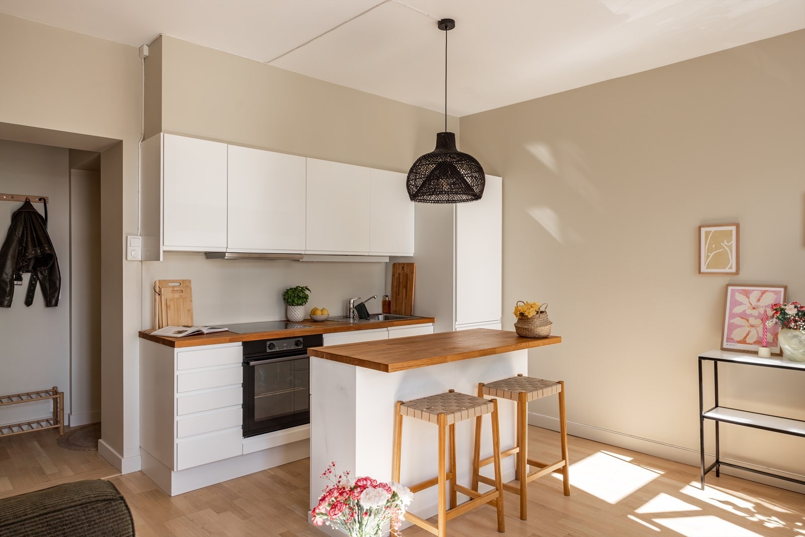 Stilrent og moderne kjøkken fra 2010. Galleribilde