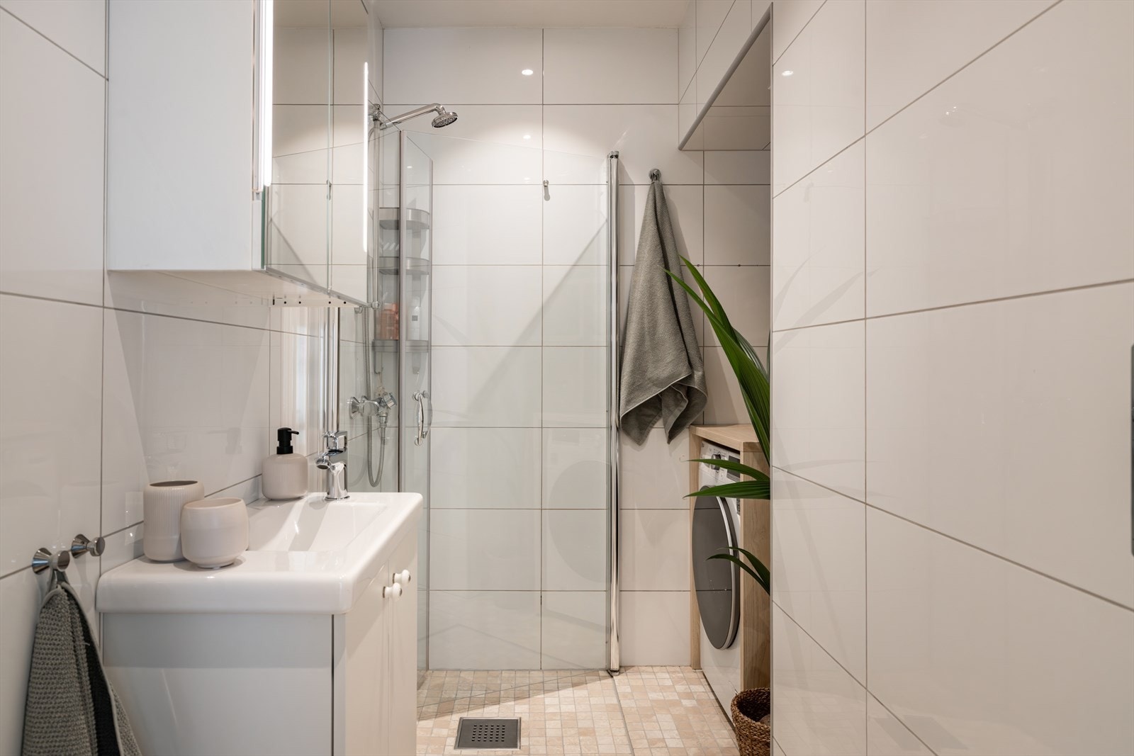 Lyst og delikat bad pusset opp i 2010 i regi av tidligere eier. Galleribilde